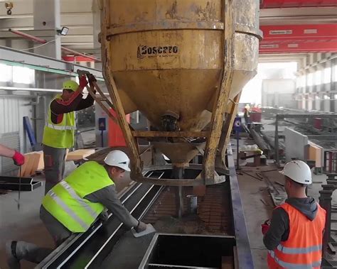 Heavy Duty Conical Concrete Bucket With Rubber Hose Boscaro Italia