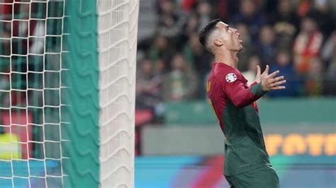 Foto Melihat Usaha Keras Cristiano Ronaldo Mencetak Gol Ke Gawang