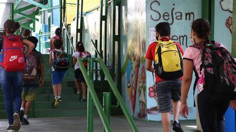 Alunos Da Rede Estadual De São Paulo Voltam às Aulas Nesta Quinta Feira