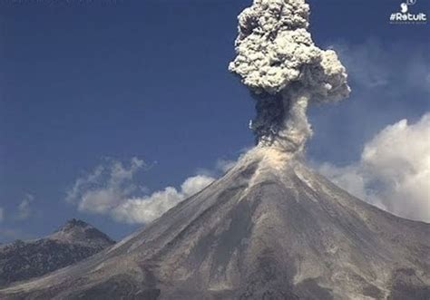 Volcán De Colima Spews Ash Video Dailymotion