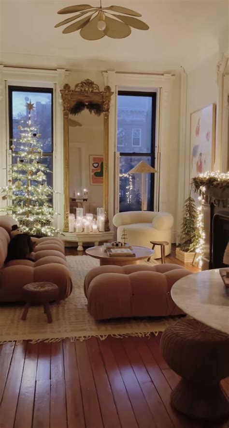 10 Holiday Living Rooms That Look Straight Out Of A Hallmark Movie