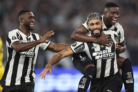 Botafogo atropela Peñarol e encaminha sua primeira final de