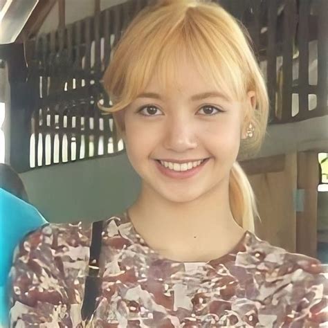 Blackpink Lisa Pre Debut Photo Famosos Lisa Blackpink Fondo De