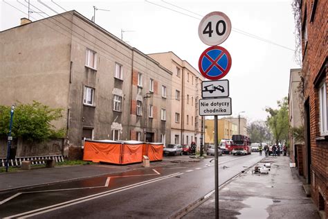 Zabarykadowa Si W Domu Z Dzieckiem Grozi E Wyskoczy Z Okna