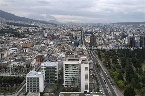 Edificio Iess Leonardo Finotti