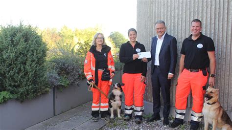 Brh Rettungshundestaffel Zu Besuch Im Landratsamt