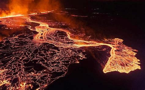 Iceland Volcano Erupts Spewing Lava Fountains The Epoch Times