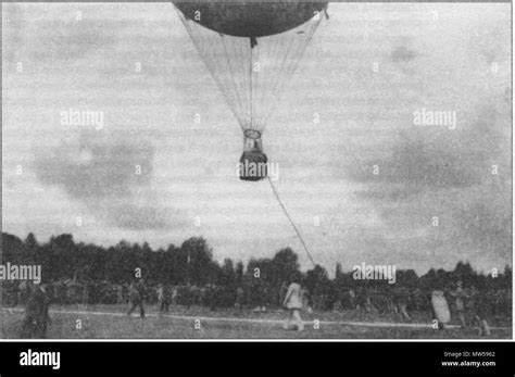 686 Приземлення повітряної кулі біля м. Злочів Stock Photo - Alamy
