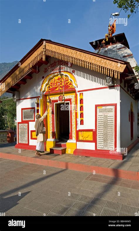 Devout At Vishwanath Temple Uttarkashi Uttarakhand India Stock Photo