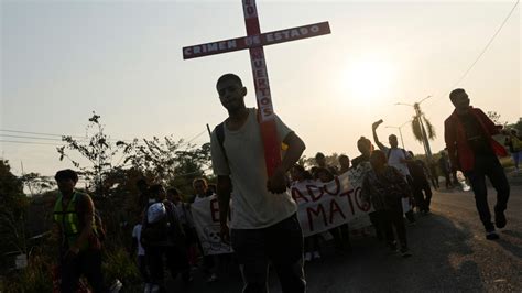 Salen De Tapachula Mil Migrantes En Caravana Hacia La Cdmx Uno Tv