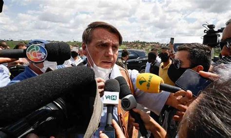 Bolsonaro Entrega Mp Do Auxílio Brasil Novo Bolsa Família Ac24horas