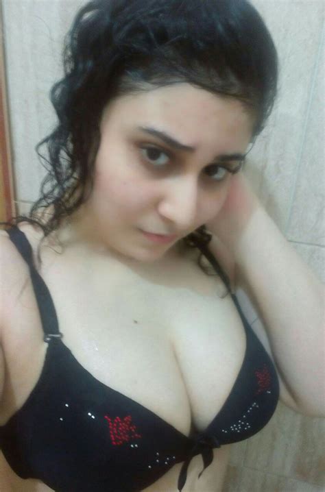 Farida Arab Girl Teen Beaitiful Tits Top Nuds Pics