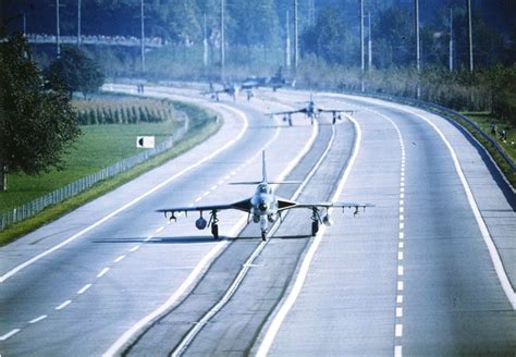 Aircraft Nut: Swiss Air Force Jets Landing on the Highway