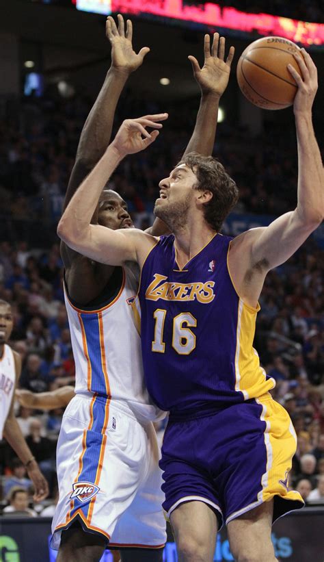 Ibaka Le Gan La Partida A Pau Gasol En La Victoria De Los Thunder Ante