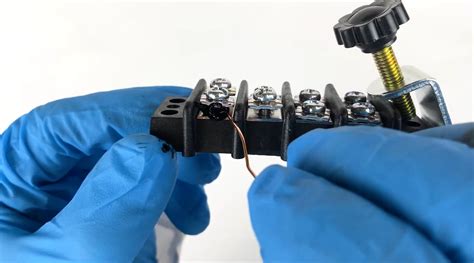 Is Dielectric Grease Conductive? - ElectronicsHacks