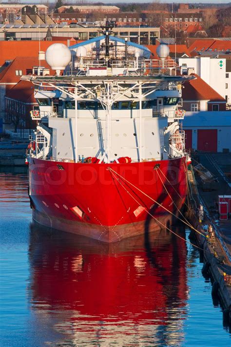 Red cargo ship | Stock Bild | Colourbox