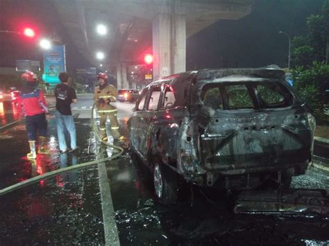 Mobil Terbakar Di Jalan Soleh Iskandar Bogor Kerugian Ditaksir Rp200