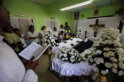 Roar Media Archive - Dealing With Death: Funeral Rituals In Sri Lanka