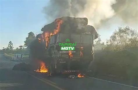 Carreta Carregada Toneladas De Algod O Pega Fogo Na Br Em