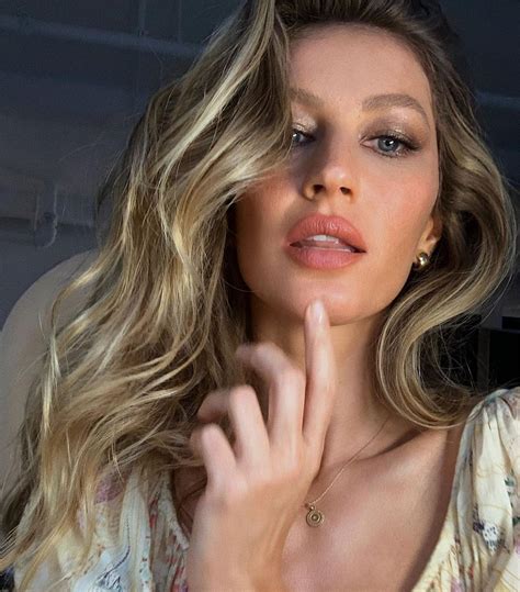 The 10 Best Eye Shadows For Blue Eyes Named By Experts Who What Wear