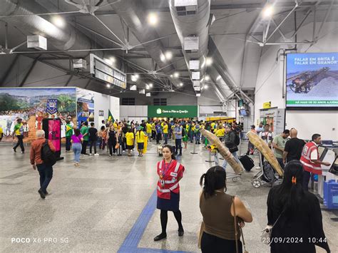 Imagem do dia Bolsonaristas já estão no aeroporto de São Luís