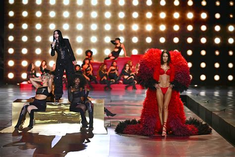 The Victoria’s Secret Show Returns! A Look Inside the Confetti-Strewn ...