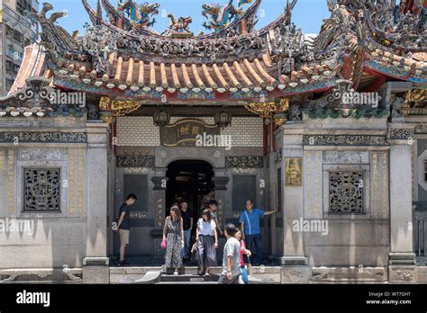 Believers Piously Worship In The Bangka Longshan Temple Is A Chinese