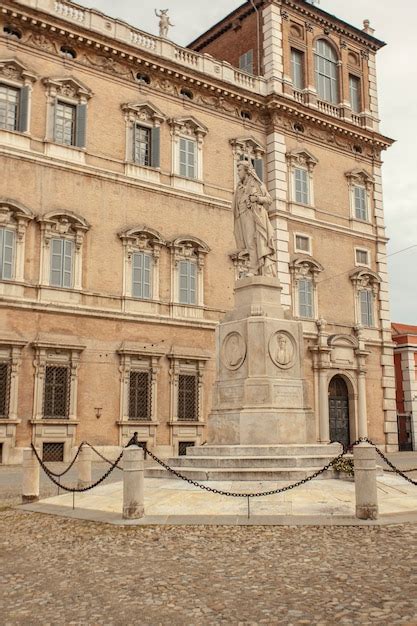 Palazzo ducale en modena italia en inglés el palacio ducal de módena