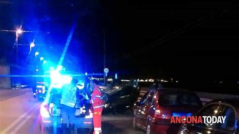 Incidente Stradale Nella Notte Scontro Tra Due Auto E Una Si Ribalta