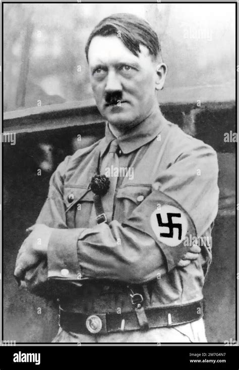 Archive 1932 Adolf Hitler Nsdap En Sa Tenue Portant Un Brassard De La