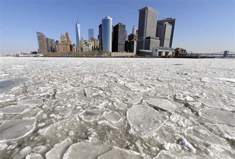 Usa Nuova Tempesta Di Neve Su New York Traffico Aereo In Tilt