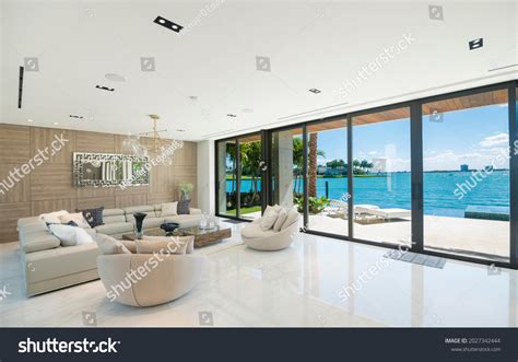 5,028 Miami modern house Images, Stock Photos & Vectors | Shutterstock