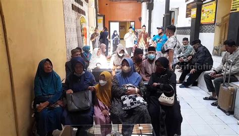 Gagal Berangkat Puluhan Jemaah Umroh Di Kediri Laporkan Biro Travel