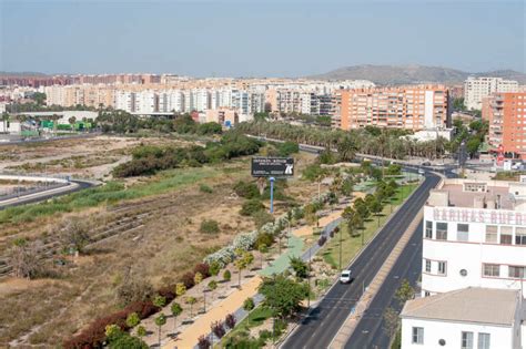 Adif Alicante Y El Puerto Pactan Desviar El Tren Por El Recinto