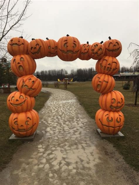 Mayfield Farms Has The Best Autumn Corn Mazes In Tennessee