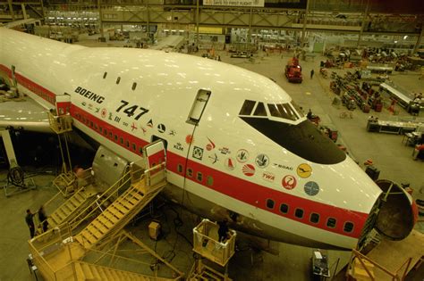 Boeing S Last 747 Rolls Out Of Washington State Factory Cbs News