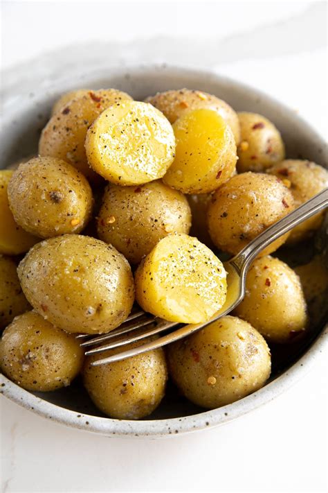 Garlic Butter Boiled Potatoes (How to Boil Potatoes) | Recipe | Boiled ...