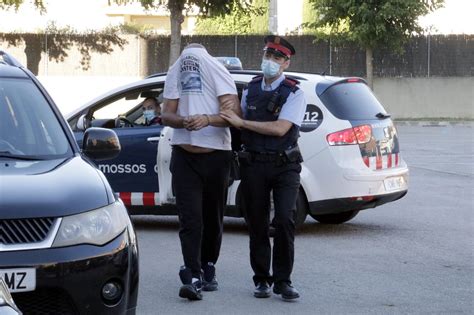 Els Tres Mossos Detinguts Per Tr Fic De Drogues Passen A Disposici