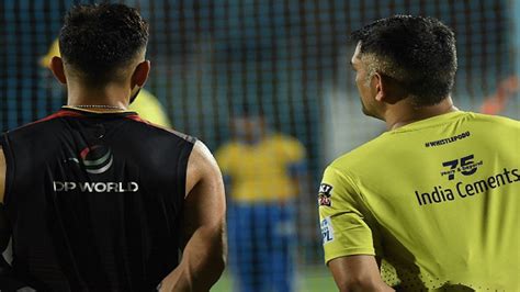 Ipl 2022 Virat Kohli And Ms Dhoni Share Heartwarming Hug On Eve Of