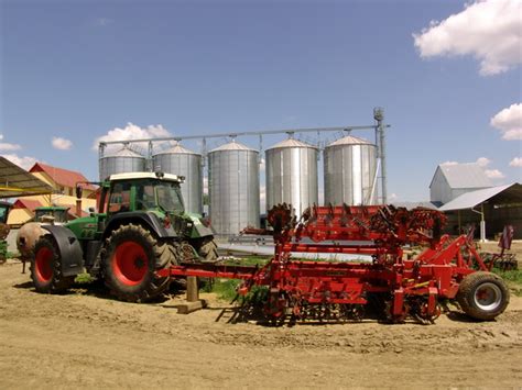 Parc Utilaje Agricole Ferma Agricola Producator Agricol