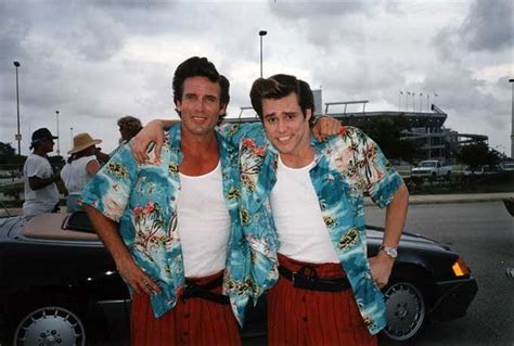 Seeing Double: Jim Carrey in 'Ace Ventura' - METAFLIX