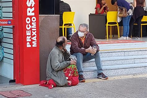 A O Integrada Da Prefeitura Retira Pessoas Das Ruas De Londrina