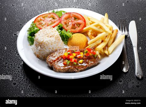 vegetable, roast beef and mashed potatoes Stock Photo - Alamy