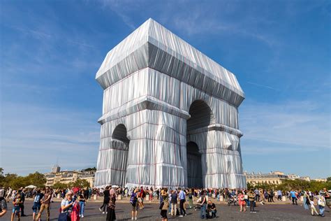 Wrapped Larc De Triomphe Empaquet Par Christo Et Jeanne Claude Un