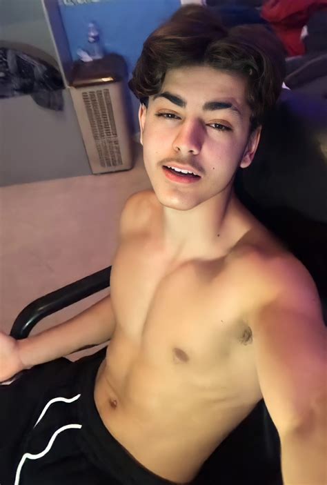 Pin by tacto on Salvări rapide Cute white guys Hot men bodies Good looking men