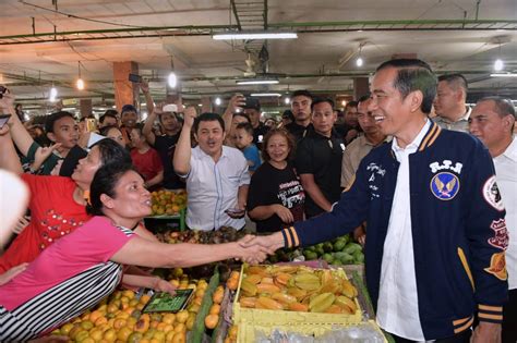 Blusukan Presiden Jokowi Kunjungi Pasar Petisah Kota Medan