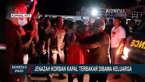 Jenazah Korban Kapal Cantika Yang Terbakar Di NTT Dibawa Keluarga