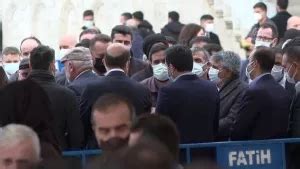 Özdemir Bayraktar Fatih Camii nde son yolculuğuna uğurlanıyor TRHaber