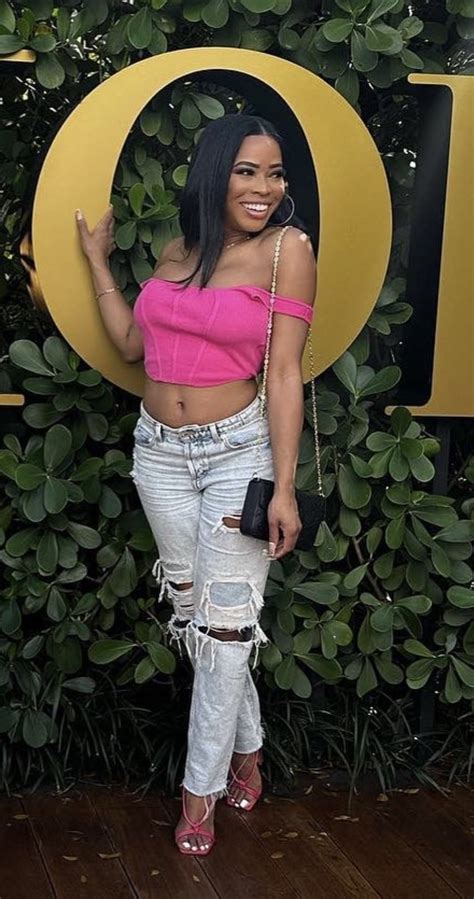 Keiana Martin's feet