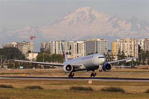 Air Canada C FNNW Arriving 26R YVR Scott McGeachy Flickr